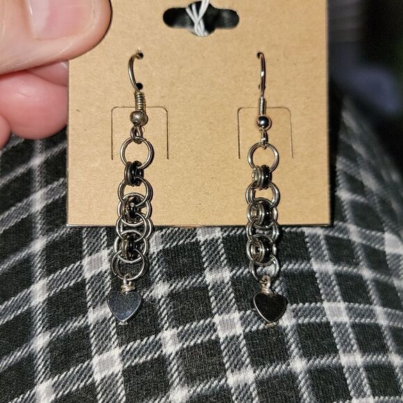 Chainmail Heart Bead Dangle Earrings (E117) - Picture 3 of 3
